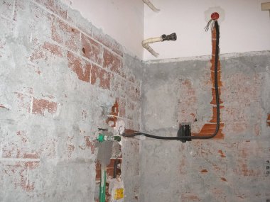 Banyo tadilatı şantiyede yapılıyor.