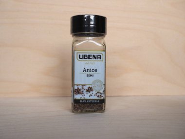 BREmen, Almanya - CRCA Aralık 2020: Bir şişe Ubenanise tohumu