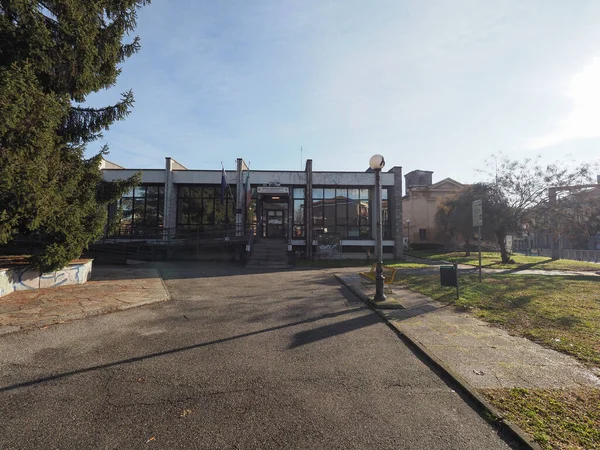 SETTIMO TORINESE, ITALY - CIRCA JANUARY 2021: Servizi Demografici (çeviri Kayıt Ofisi), eski Halk Kütüphanesi binası