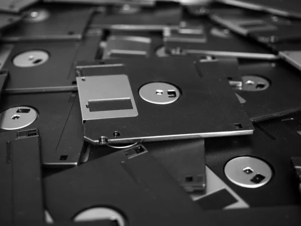 Mnoho Magnetických Disket Pro Ukládání Osobních Dat Černobílém Provedení — Stock fotografie