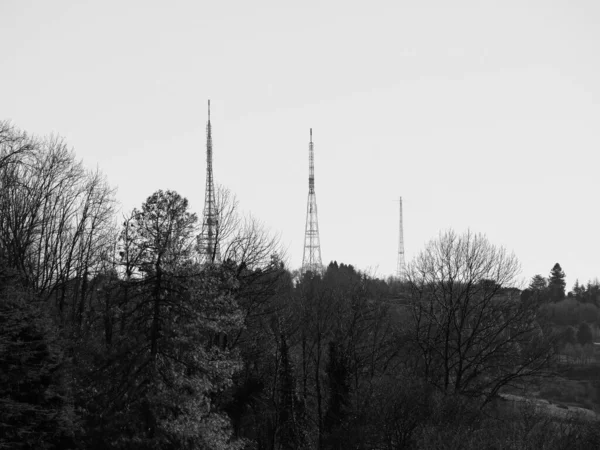 Torres Transmisión Televisión Las Colinas Turín Italia Blanco Negro — Foto de Stock