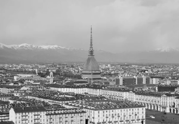 黒と白でトリノ イタリアの都市の空中ビュー — ストック写真