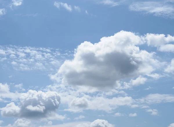 Cielo Azul Tormentoso Dramático Con Nubes Oscuras Útiles Como Fondo —  Fotos de Stock