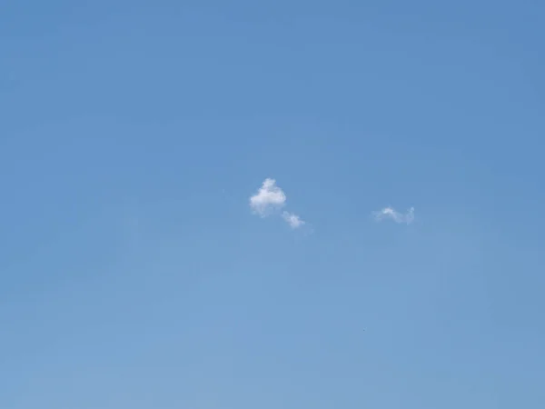 Blue Sky Lonely Clouds Useful Background — Stock Photo, Image