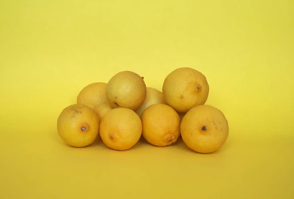 Fruits Citron Nom Scientifique Limon Agrumes Sur Fond Jaune — Photo