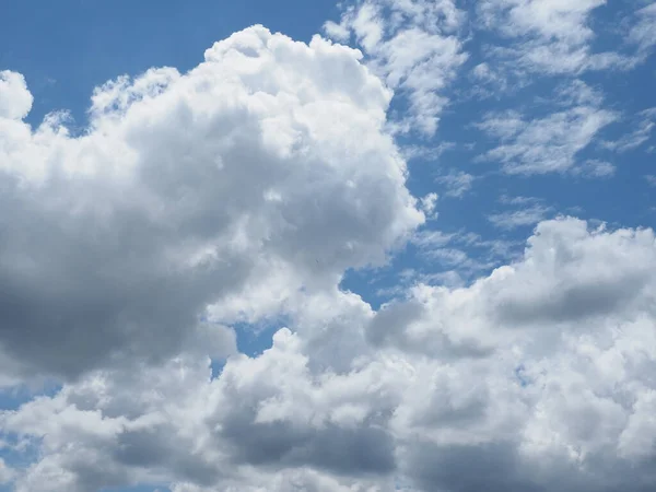 Cielo Azul Tormentoso Dramático Con Nubes Oscuras Útiles Como Fondo — Foto de Stock