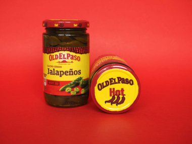 MINNEAPOLIS, ABD - CIRCA HAZİRAN 2021: Dilimlenmiş yeşil Jalapenos kavanozu