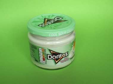 NEW BERN, ABD - CIRCA HAZİRAN 2021: Doritos 'un soğuk krema ve soğan kavanozu