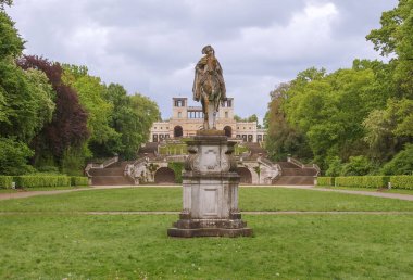 Potsdam Berlin 'deki Park Sanssouci' deki Orangerie.