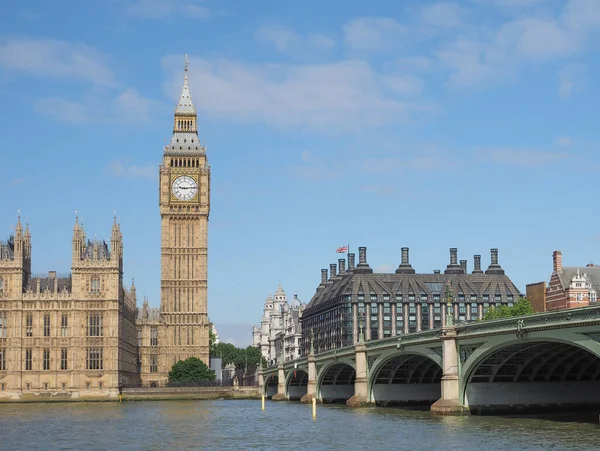 英国议会大厦 亦称威斯敏斯特宫 — 图库照片