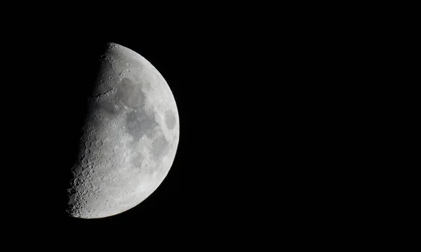 Mezza Luna Primo Trimestre Visto Con Telescopio Astronomico — Foto Stock