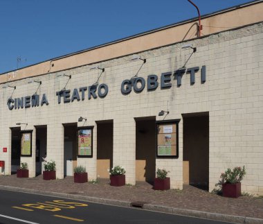SAN MAURO, İtalya - CIRCA HAZİRAN 2021: Sinema Teatro Gobetti Sinema Salonu