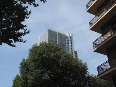 TURIN, İtalya - CIRCA AĞUSTOS 2021: Intesa San Paolo genel merkezi gökdeleni Renzo Piano tarafından tasarlandı
