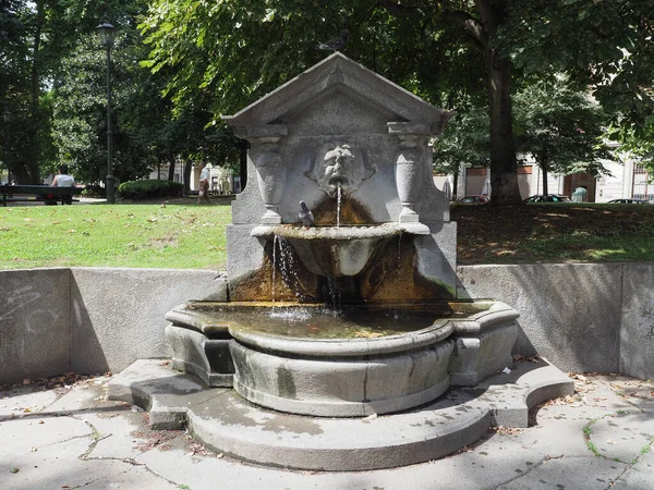 意大利都灵Fontana Dei Mascheroni 蒙面之泉 — 图库照片