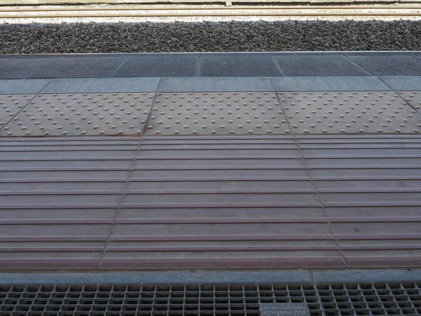 Plataforma Uma Estação Ferroviária Com Espaço Cópia — Fotografia de Stock