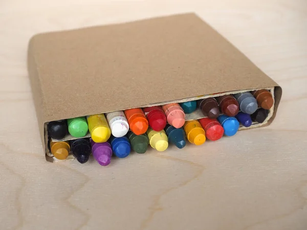 Crayons Cire Multicolores Dans Une Boîte Carton — Photo