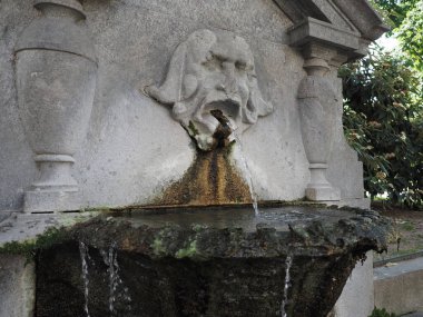 Torino, İtalya 'da Fontana dei mascheroni (maskelerin çeşmesi)