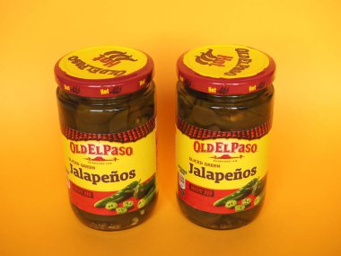 MINNEAPOLIS, ABD - CIRCA HAZİRAN 2021: Dilimlenmiş yeşil Jalapenos kavanozu