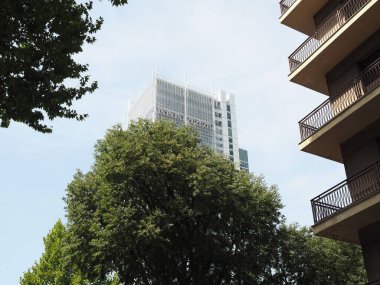 TURIN, İtalya - CIRCA AĞUSTOS 2021: Intesa San Paolo genel merkezi gökdeleni Renzo Piano tarafından tasarlandı