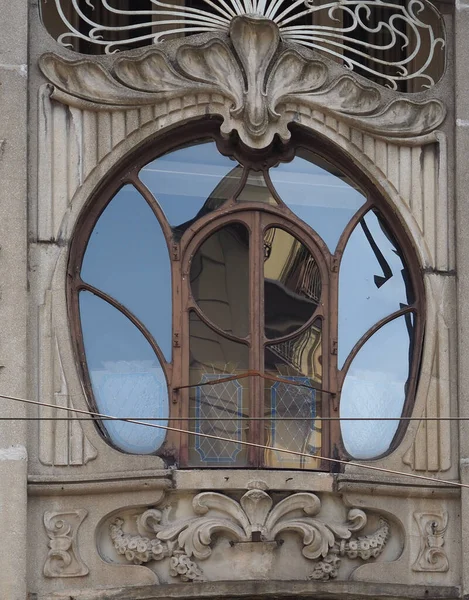 自由の家の窓 別名アール ヌーヴォー ユグデンスティル — ストック写真