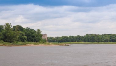 Almanya 'nın Dessau kentindeki Elbe Nehri manzarası