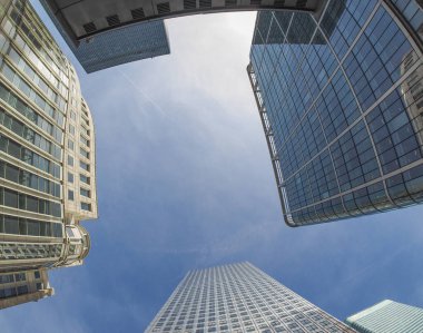 Londra, İngiltere 'deki Canary Wharf iş merkezi balık gözüyle görülüyor.