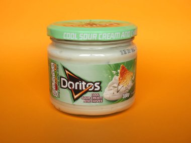 NEW BERN, ABD - CIRCA HAZİRAN 2021: Doritos 'un soğuk krema ve soğan kavanozu