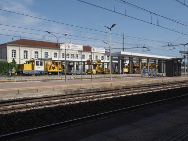 SETTIMO TORINESE, İTALYA - CRCA AĞUSTOS 2021: Settimo Torinese tren istasyonu