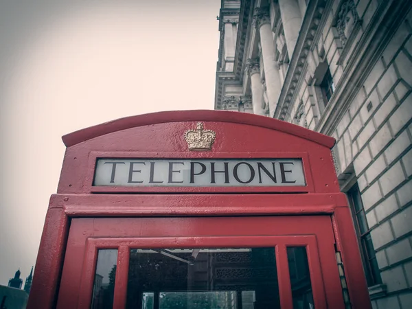Retro mirada londinense cabina telefónica — Foto de Stock