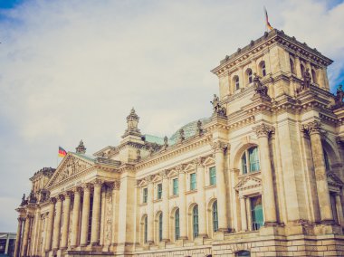 Reichstag Berlin 'e geri dön.