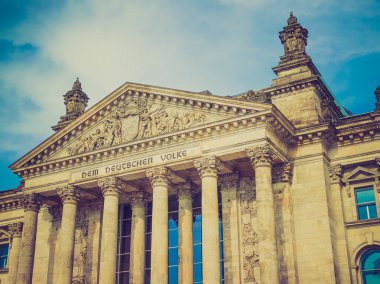 Reichstag Berlin 'e geri dön.