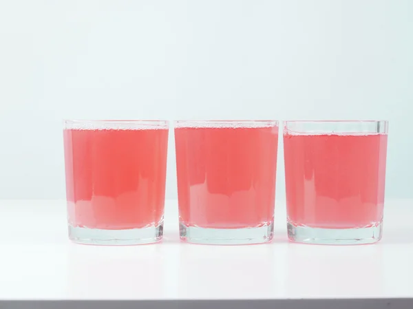 Розовый грейпфрутовый сок — стоковое фото