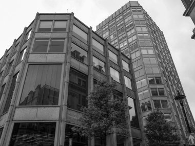 siyah-beyaz ekonomist Londra'da bina