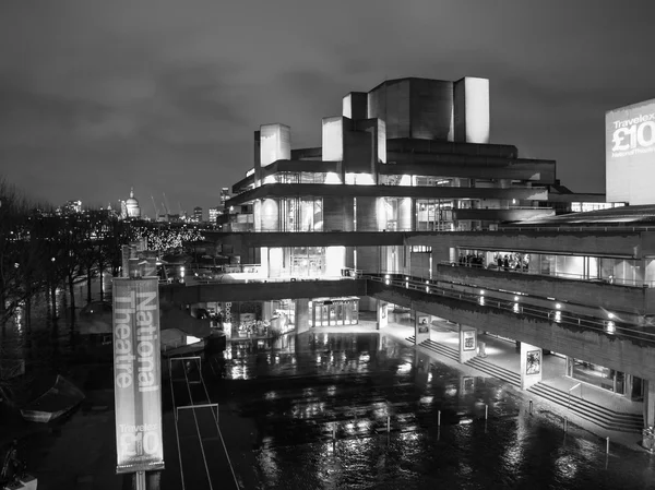 Zwart-wit nationale theater Londen — Stockfoto