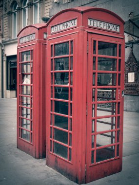 Londra telefon kulübesine bak.