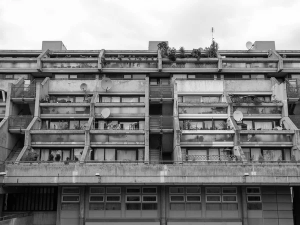 ロンドンでの黒と白のアレクサンドラ道 — ストック写真