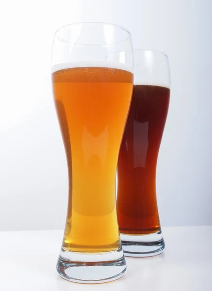 Twee glazen Duits bier. — Stockfoto