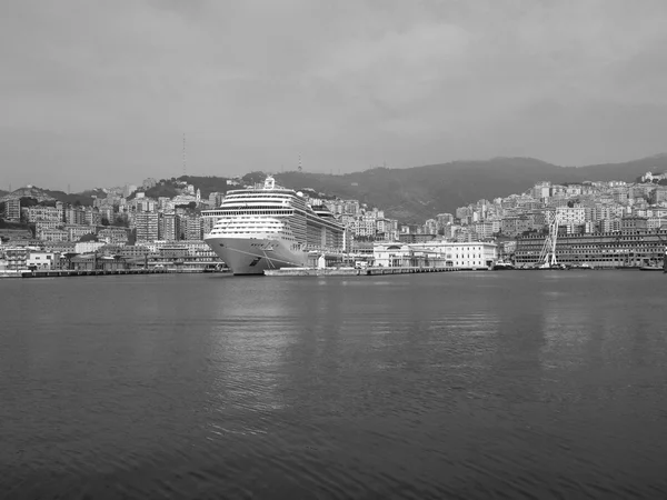 Černé a bílé porto vecchio starý přístav v Janově — Stock fotografie