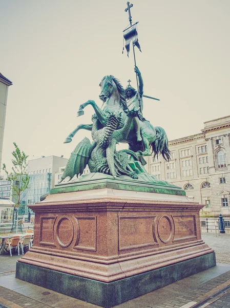 Retro-look st george monument Berlijn — Stockfoto