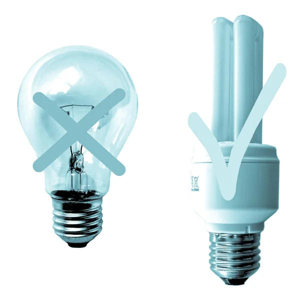 Hagyományos vs fénycső villanykörte — Stock Fotó