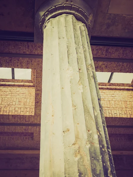 Retro olhar coluna bombardeada em Berlim — Fotografia de Stock