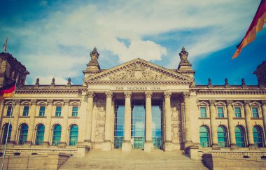 Reichstag Berlin 'e geri dön.
