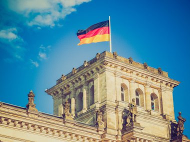 Reichstag Berlin 'e geri dön.