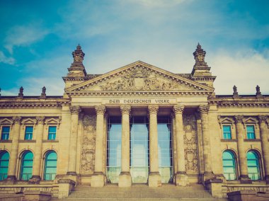 Reichstag Berlin 'e geri dön.
