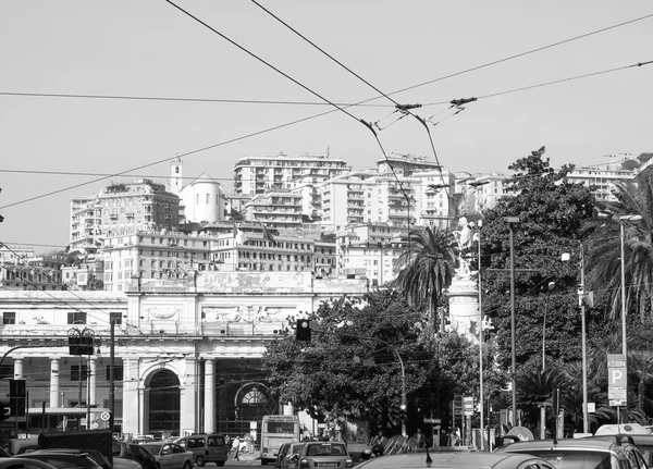 Schwarz-weiße stazione principe genua — Stockfoto