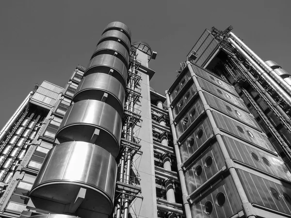 Edificio de edificios en blanco y negro de Londres — Foto de Stock