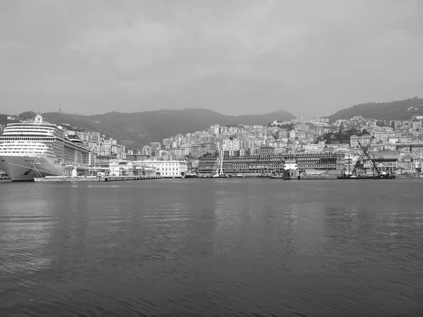 Černé a bílé porto vecchio starý přístav v Janově — Stock fotografie