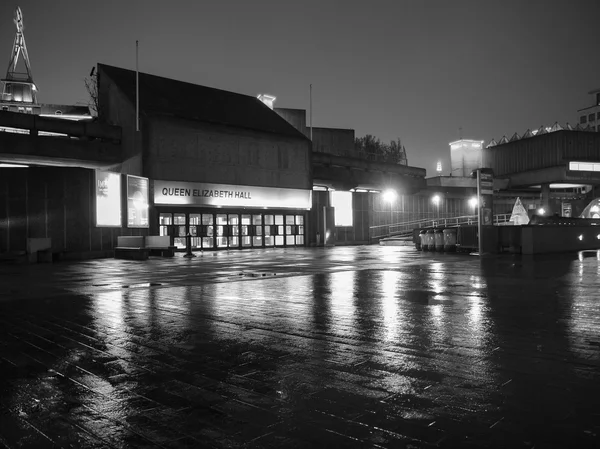 Black and white Queen Elizabeth Hall London — Stock Photo, Image