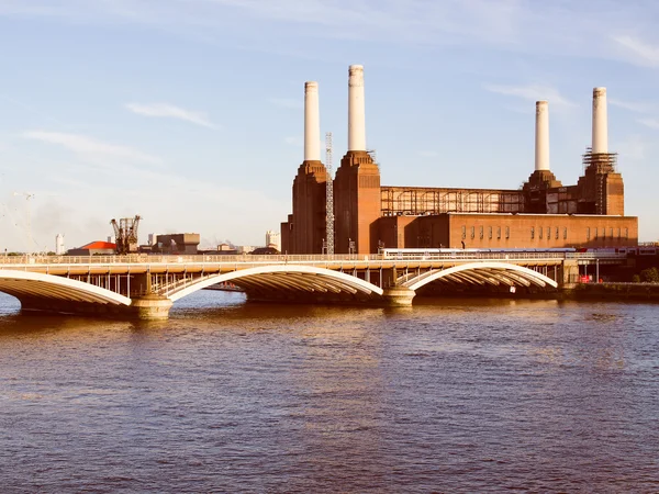 Retro vzhled Battersea Elektrárna Londýn — Stock fotografie