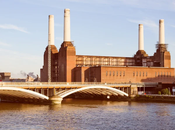 Retro look Battersea Powerstation London — Stock Photo, Image